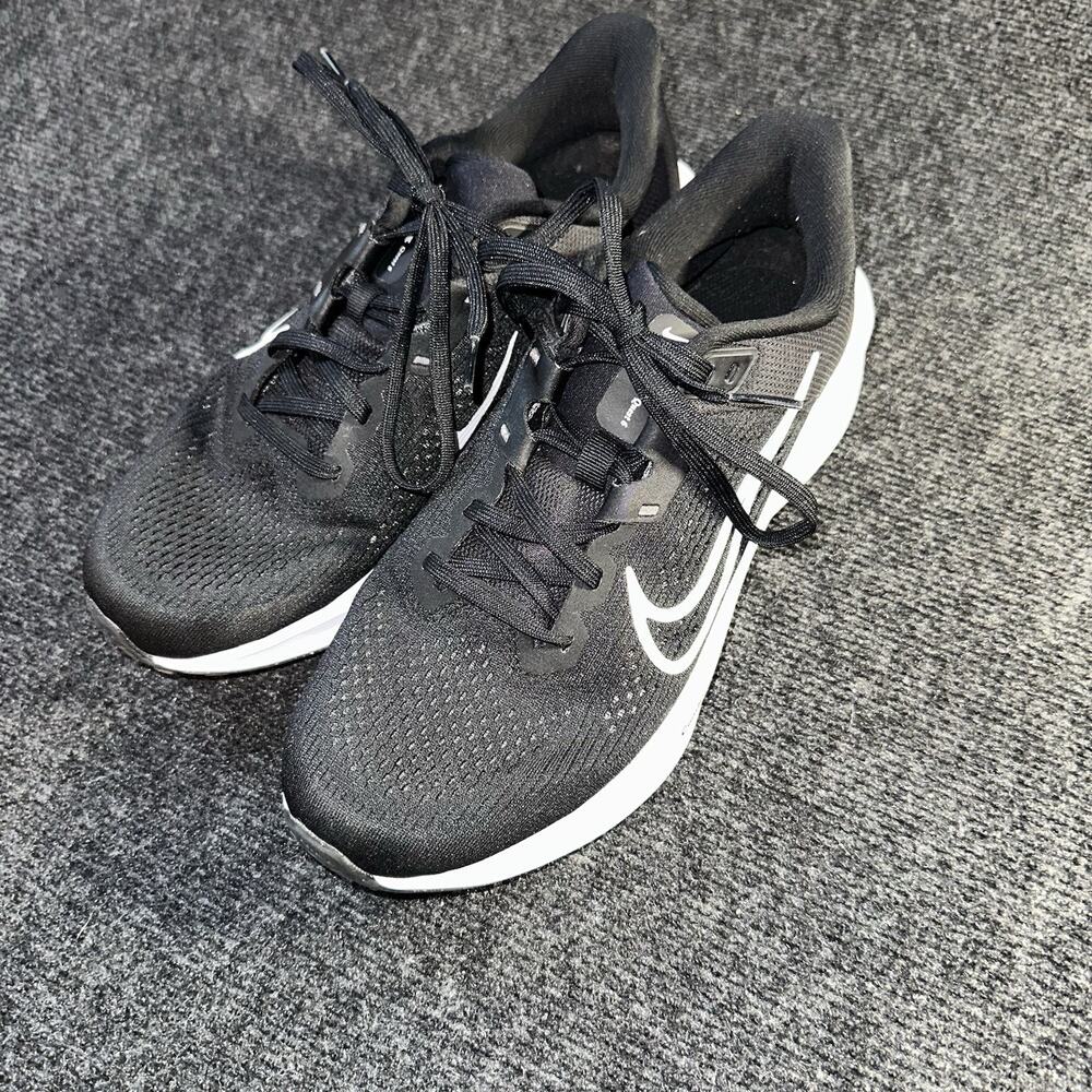 Nike Quest 6 Womens Road Running Shoes Size 9 Black White FD6034-001